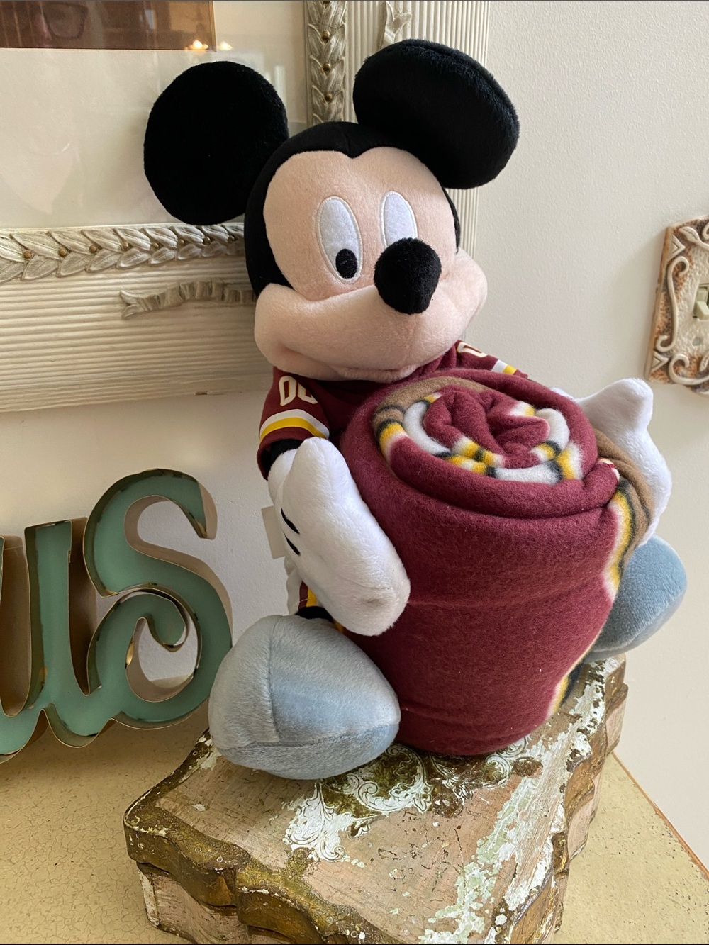 New NFL Redskins Mickey Mouse Hugger and Fleece Throw Blanket Set football plush